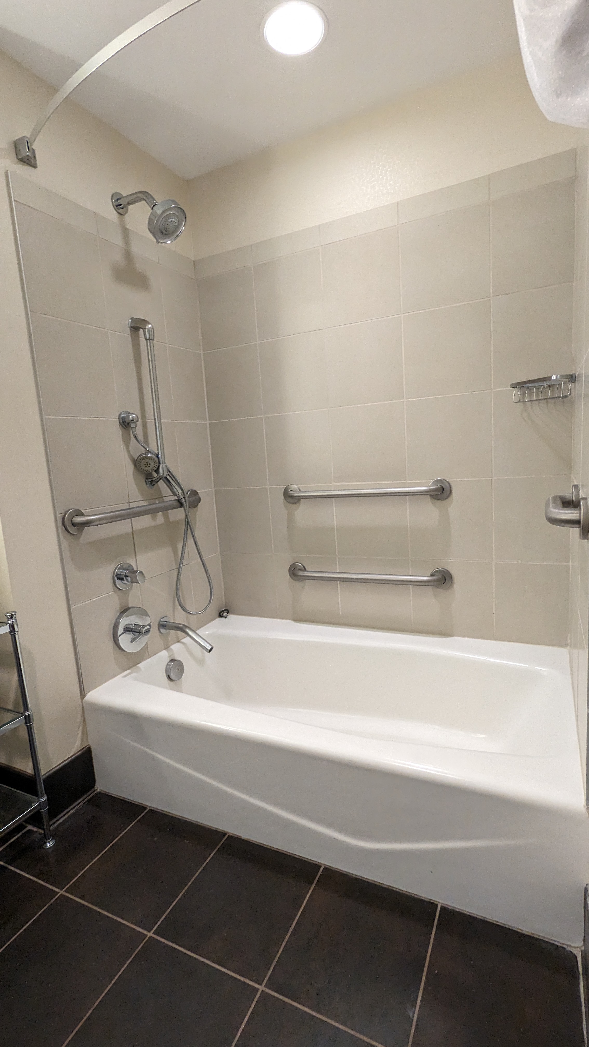 Bath tub with bars and reachable faucets